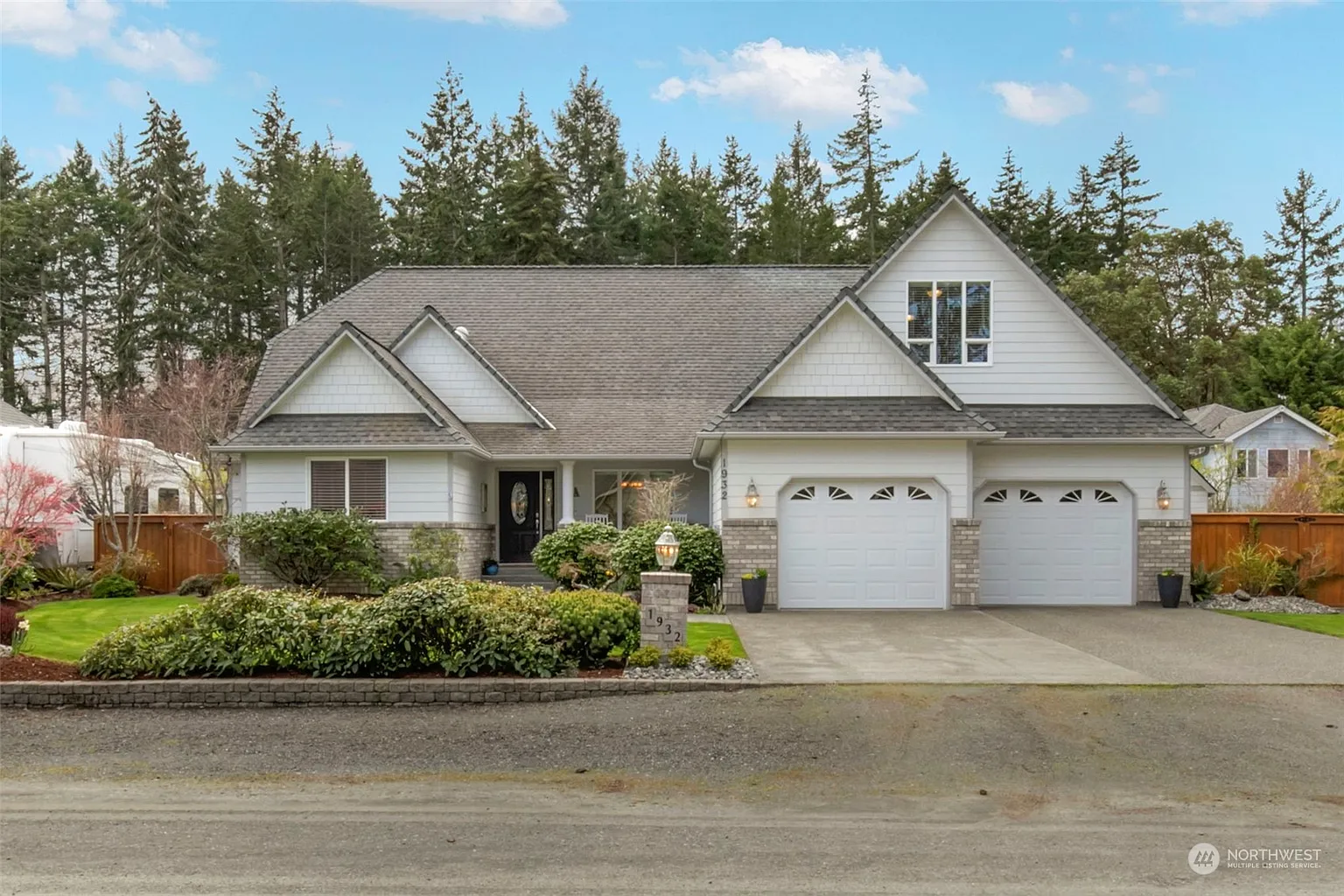 1932 Hamilton Way photo 1