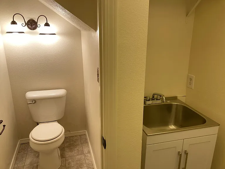 721 E Hawk St — Photo 14