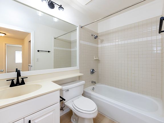 4th image of 92-1514 Aliinui Dr #18D