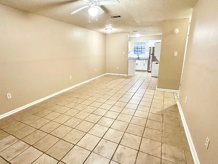 3204 N Stevendale Rd #B — Photo 16