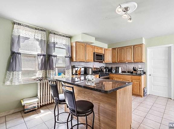 4th image of 141 Heckel St