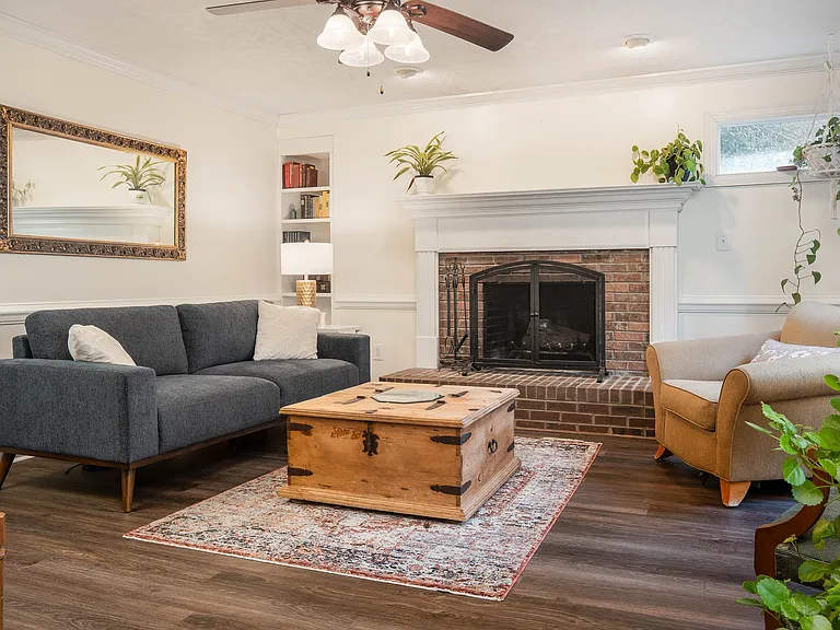 864 Hilton Dr — Photo 22