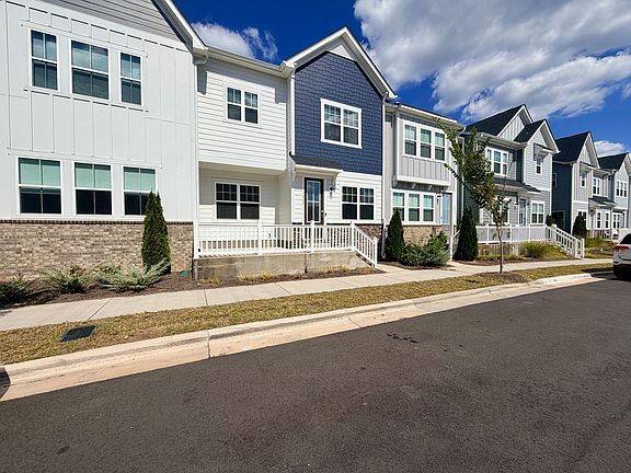 2nd image of 5826 Strathmore Ct