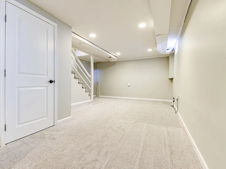 6821 Radcliffe Dr — Photo 25