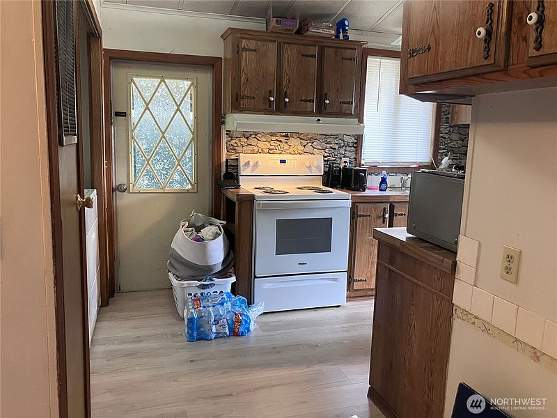 5th image of 1710 E Trails End