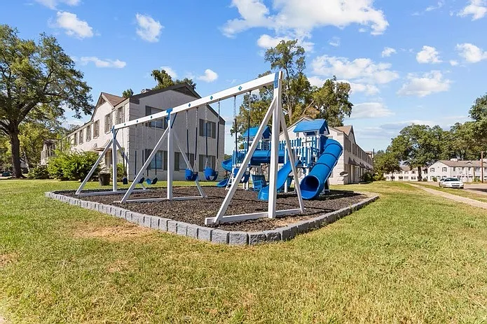 Townhomes at South Highlands — Photo 10