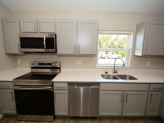 5th image of 12 Ferndale Ln