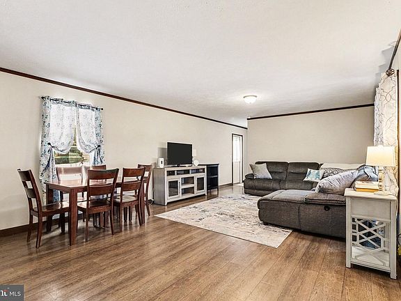 4th image of 404 Dogwood Ln