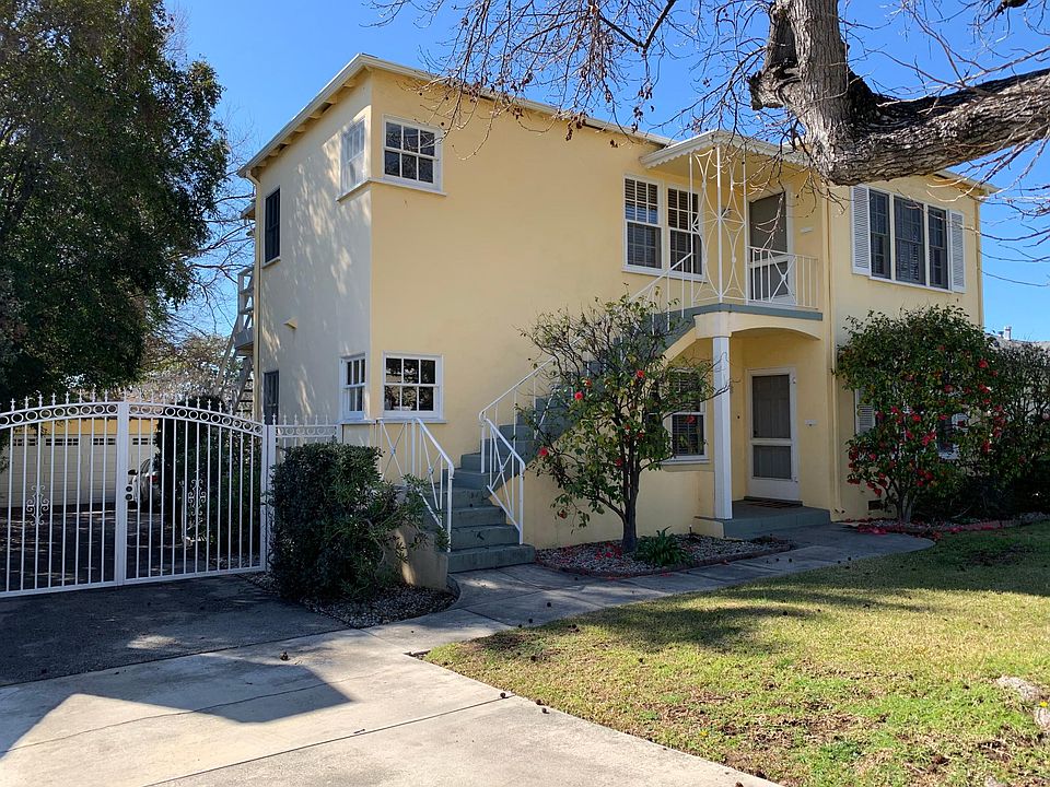 Gated Driveway - Top unit with front and rear access