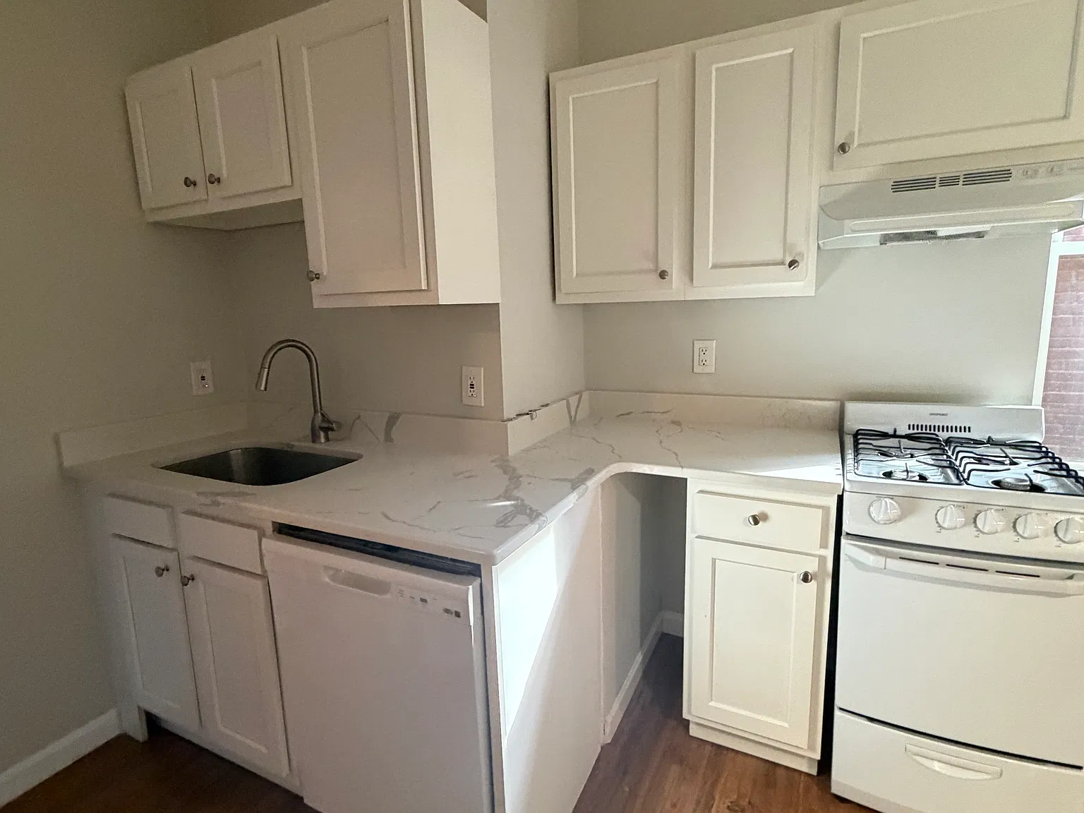 2 bed, 9999 sqft, $3,400 — Photo 4
