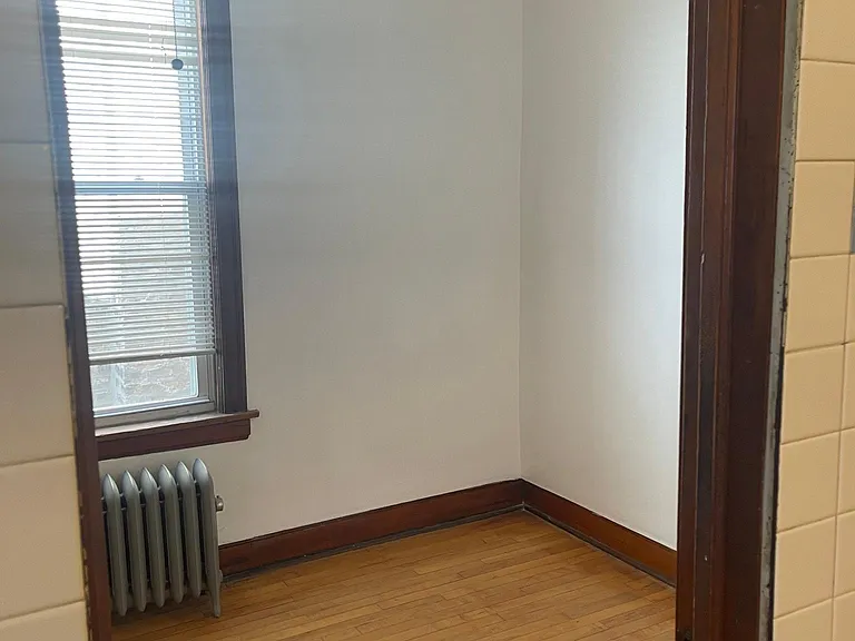 1032 N Trumbull Ave — Photo 2