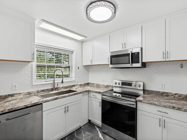 7900 Westheimer Rd APT 121, Houston, TX 77063