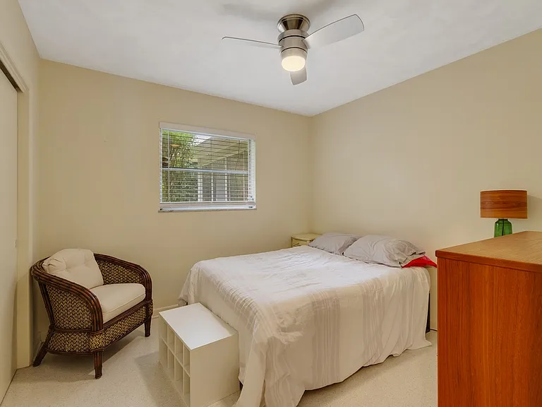 712 Iris Ln — Photo 15