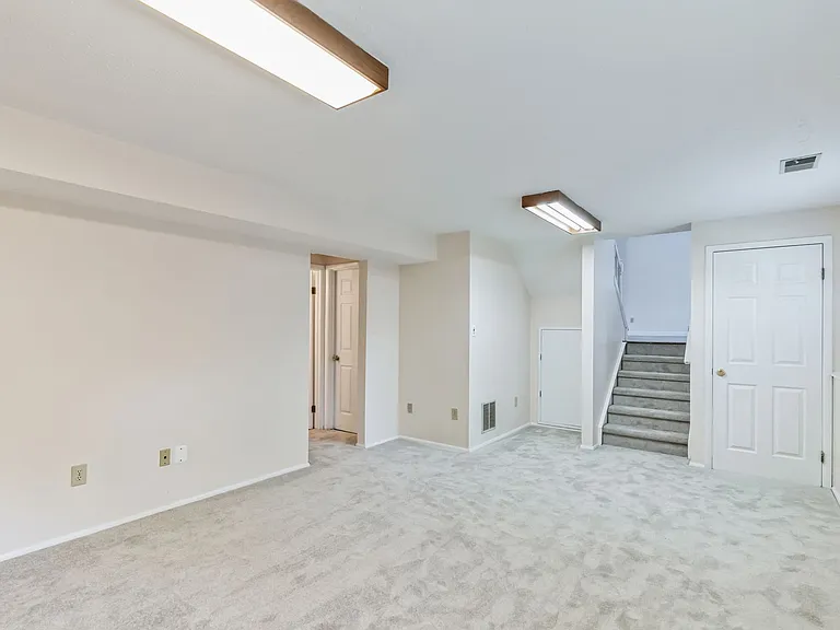 3388 Chelsea Dr — Photo 16