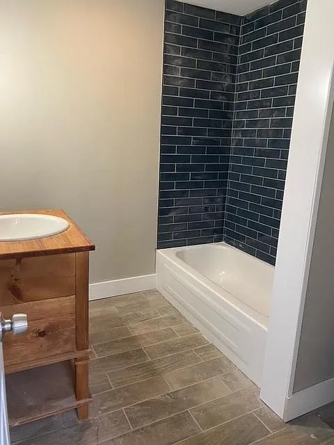 3 bed, 2000 sqft, $2,000 — Photo 2
