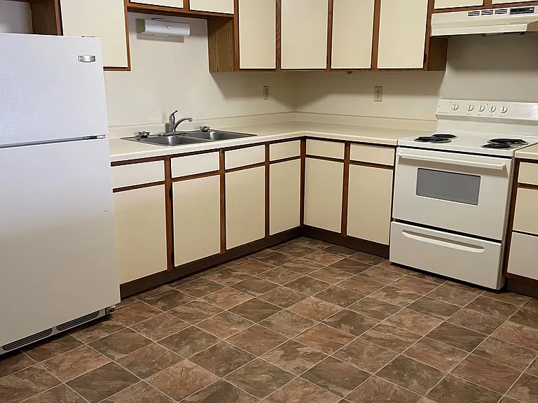 843 N Lake Dr — Photo 3