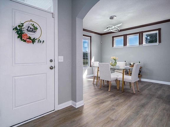 3rd image of 847 Admiral Dr