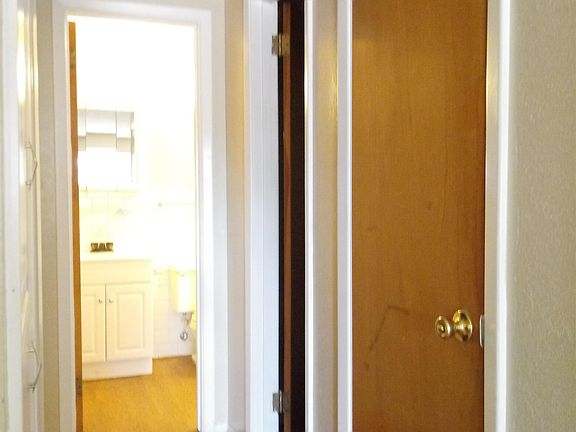 5th image of 124 Columbia Ln APT 3