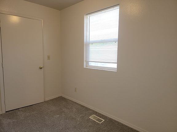 4th image of 407 8th Ave S