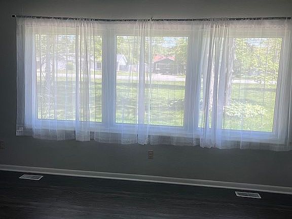 5th image of 5107 Lahmeyer Rd