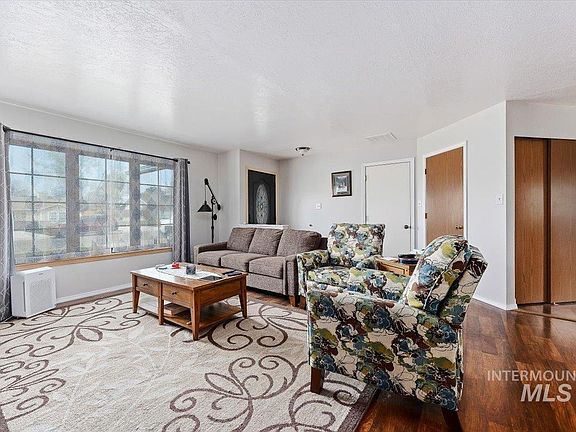 4th image of 301 Diamond Dr