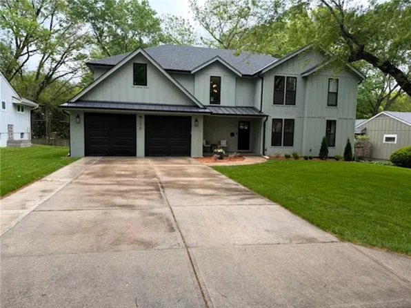 7927 Chadwick St, Prairie Village, KS 66208