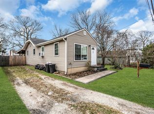6 Oakwood Avenue, Ronkonkoma, NY 11779
