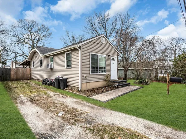 6 Oakwood Avenue, Ronkonkoma, NY 11779