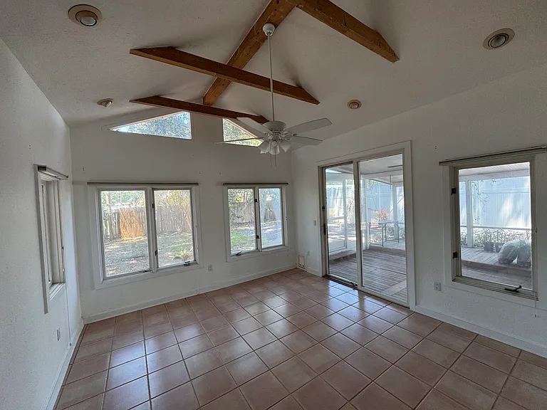 2325 Tangerine Dr — Photo 2