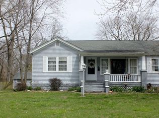 227 E Donnewald St, Worden, IL 62097