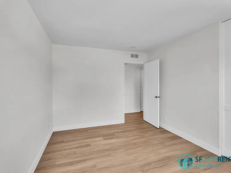 1540 Hudson St #302 — Photo 22