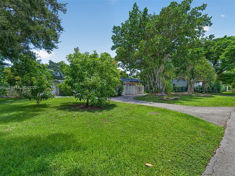 12935 SW 81st Ave — Photo 43