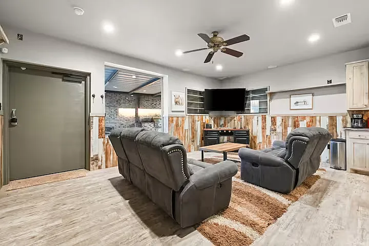 3 Jesse James Dr #B — Photo 4