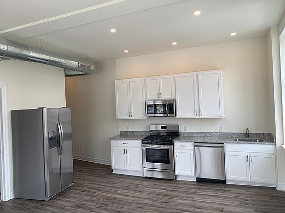 4th image of 2910 Delaware Ave #3