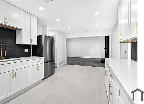 4 bed, 2082 sqft, $2,800 — Photo 2