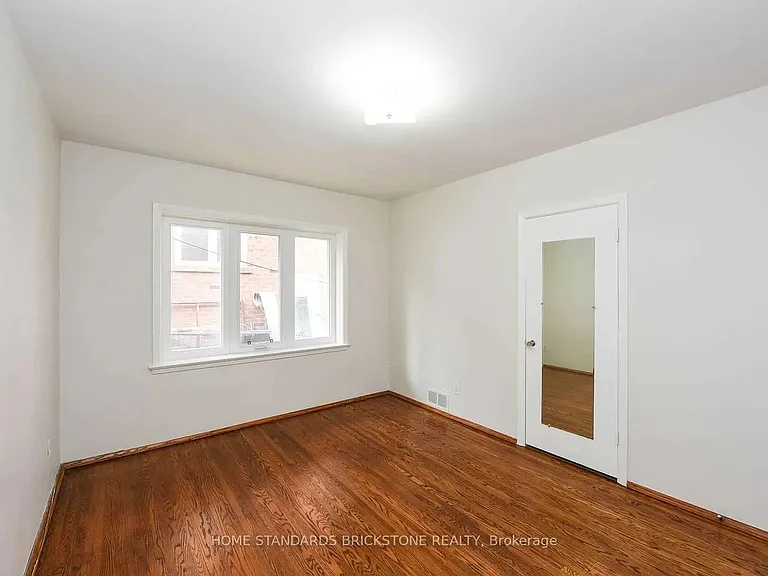 90 Centre Ave — Photo 11