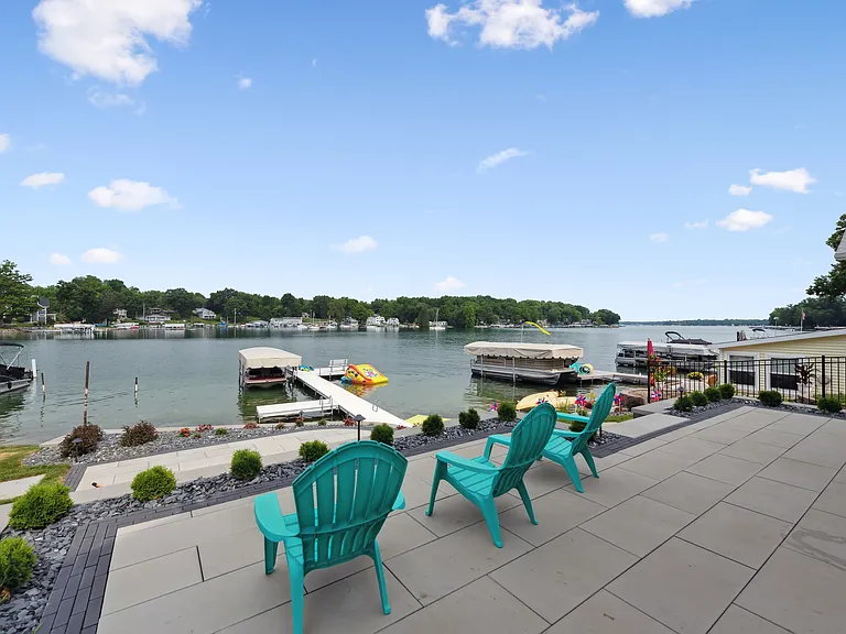 168 E Gull Lake Dr — Photo 3