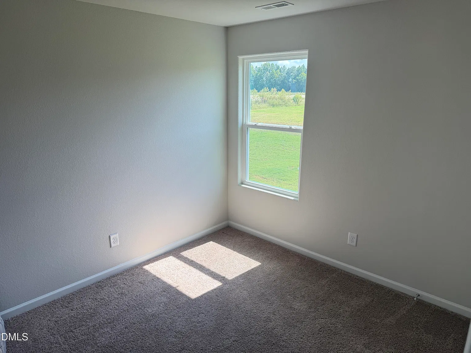 3 bed, 2.0 bath, 1350 sqft, $2,300 — Photo 4