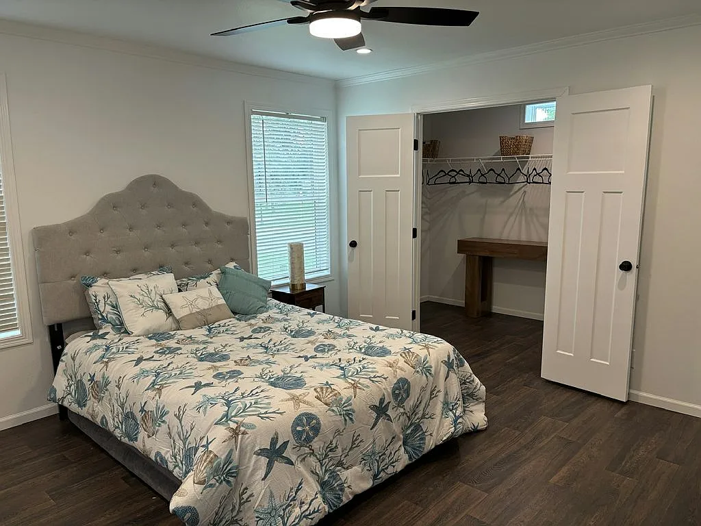 3 bed, 2.0 bath, 1356 sqft, $1,999 — Photo 2