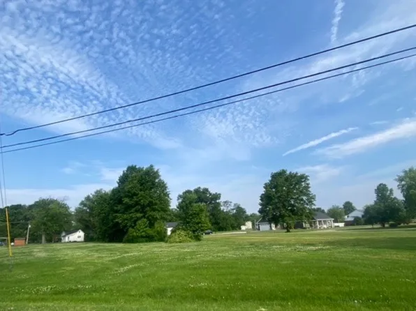 1 & 3 Holly Ln, Flora, IL 62839