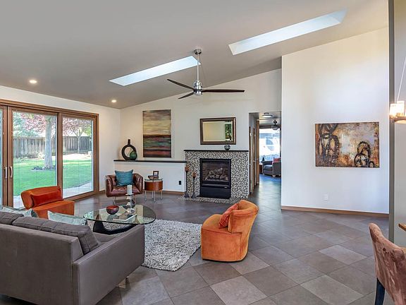 5th image of 214 Verano Dr