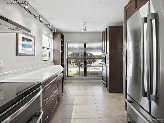 4th image of 389 SW 35th St