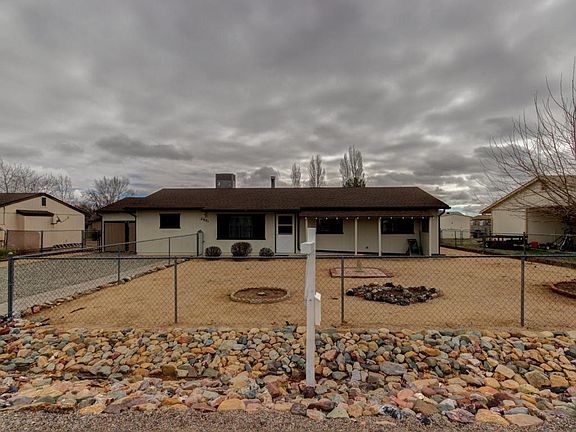 2nd image of 2901 N Indian Wells Dr