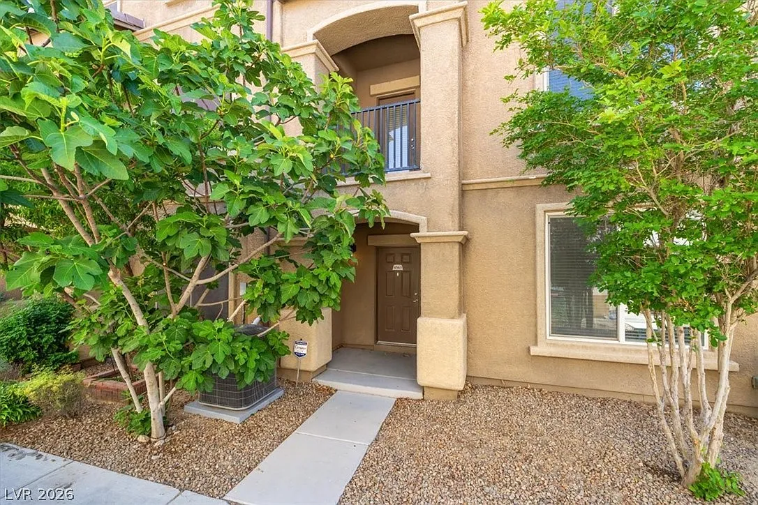 4 bed, 3.5 bath, 1874 sqft, $1,940 — Photo 2
