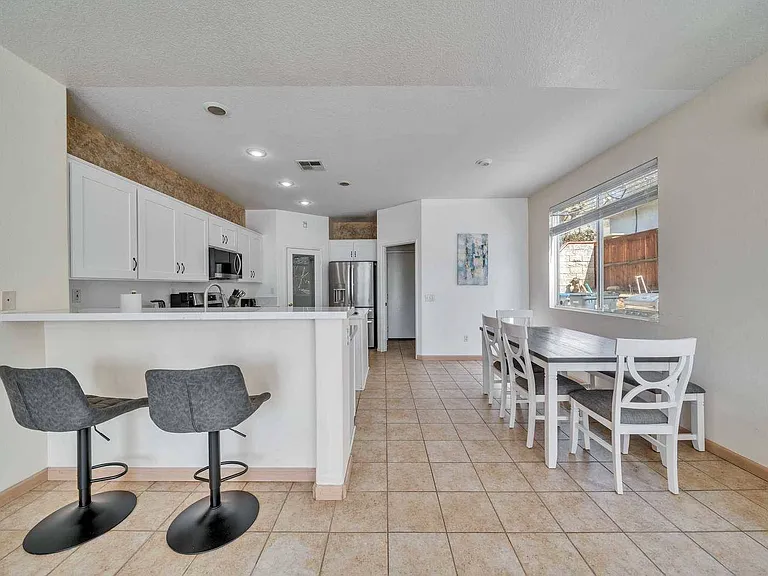 21585 Del Amo St — Photo 10