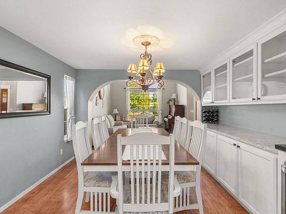 5th image of 105 Amanda Ct