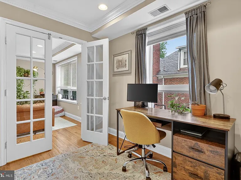 712 Marietta Pl NW #204 — Photo 7