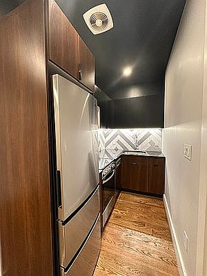 2nd image of 1354 Jefferson Ave #4P