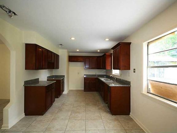 4th image of 1540 Delta Dr