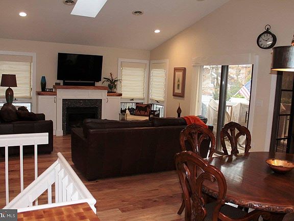 2nd image of 417 Periwinkle Rd